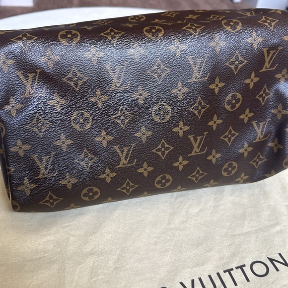 Louis Vuitton Speedy 30 in Monogram Canvas - Picture 7 of 11